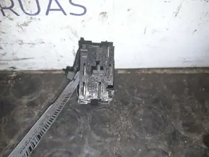 Foto de MANDO ELEVALUNAS TRASERO DERECHO SIN MARCA SIN MODELO referencia 1L0959855 foto 2