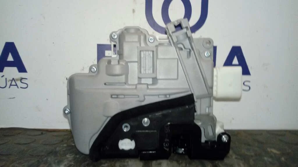 Foto de CERRADURA PUERTA DELANTERA IZQUIERDA SIN MARCA SIN MODELO referencia CRD-VW-1045