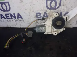 Foto de MOTOR ELEVALUNAS DELANTERO IZQUIERDO FORD FOCUS BERLINA (CAP) referencia 995208101