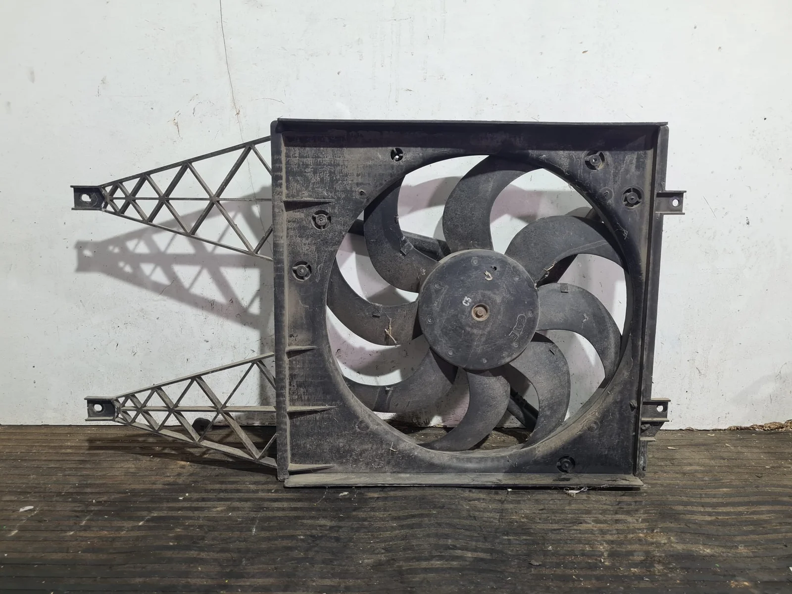 Foto de ELECTROVENTILADOR SEAT IBIZA (6L1) referencia 6Q0121207L