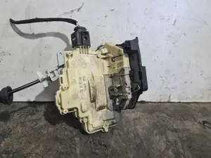 Foto de CERRADURA PUERTA DELANTERA DERECHA VOLKSWAGEN PASSAT BERLINA (3C2) referencia 3C1837015A foto 3