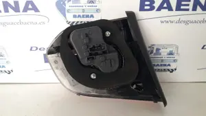 Foto de PILOTO TRASERO DERECHO SIN MARCA SIN MODELO referencia 5K0945094P foto 3