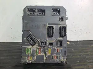 Foto de CAJA RELES / FUSIBLES CITROEN XSARA PICASSO referencia 9650584580