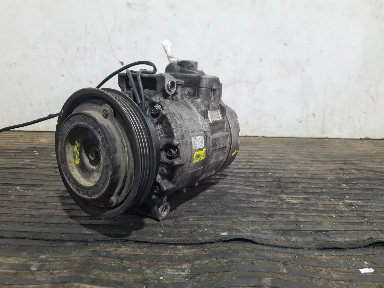Foto de COMPRESOR AIRE ACONDICIONADO VOLKSWAGEN PASSAT BERLINA (3B3) referencia 8D0260808