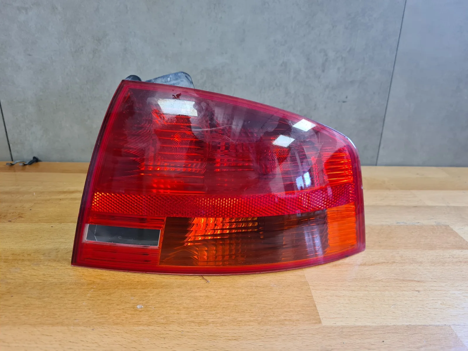 Foto de PILOTO TRASERO DERECHO AUDI A4 AVANT (8E) referencia 8E5945096