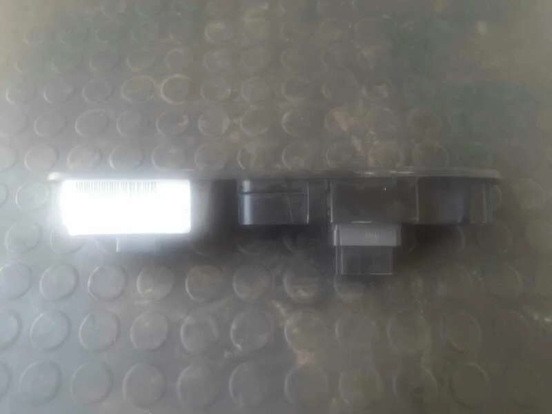 Foto de MANDO ELEVALUNAS DELANTERO DERECHO RENAULT LAGUNA (B56)