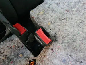 Foto de ENGANCHE CINTURON TRASERO CENTRAL OPEL INSIGNIA BERLINA