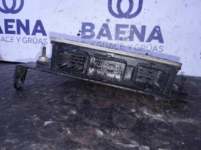 Foto de CENTRALITA MOTOR UCE RENAULT MEGANE II BERLINA 3P referencia 8200498188