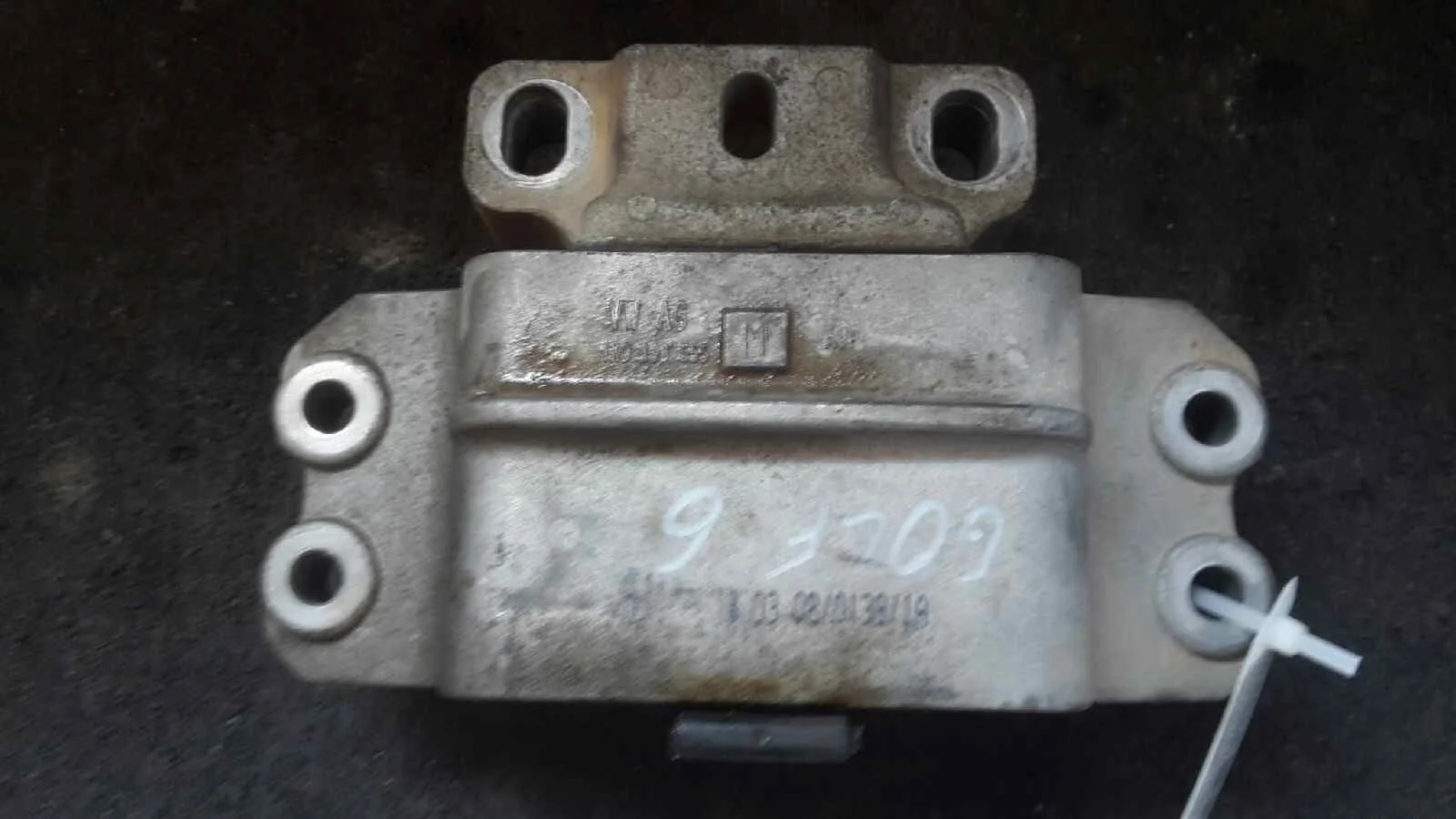 Foto de SOPORTE MOTOR IZQUIERDO SIN MARCA SIN MODELO referencia 1K0199555M