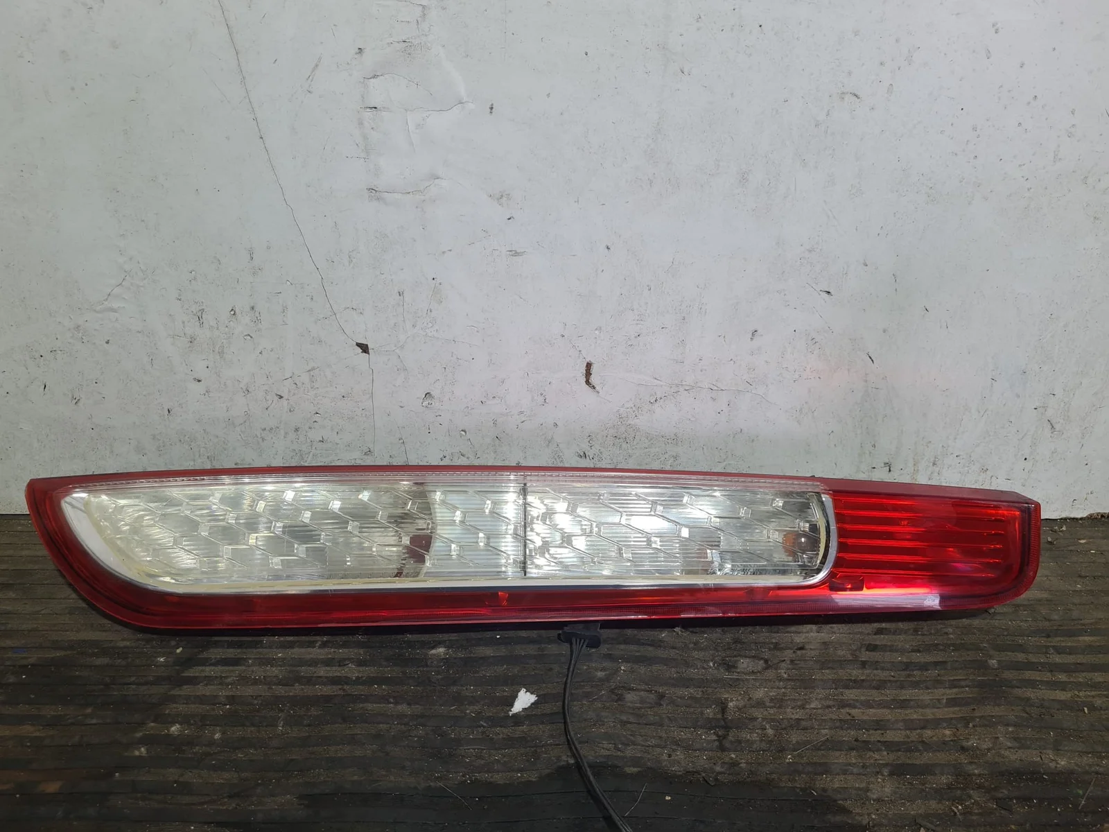 Foto de PILOTO TRASERO DERECHO FORD FOCUS BERLINA (CB4) referencia 8M5113404A