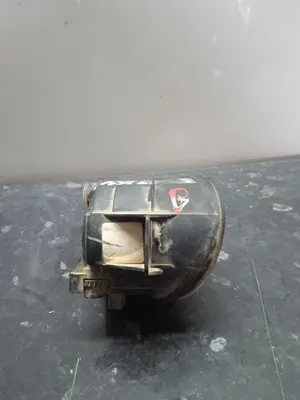 Foto de FARO ANTINIEBLA IZQUIERDO RENAULT CLIO II FASE I (B/CB0) referencia 66986410 foto 3