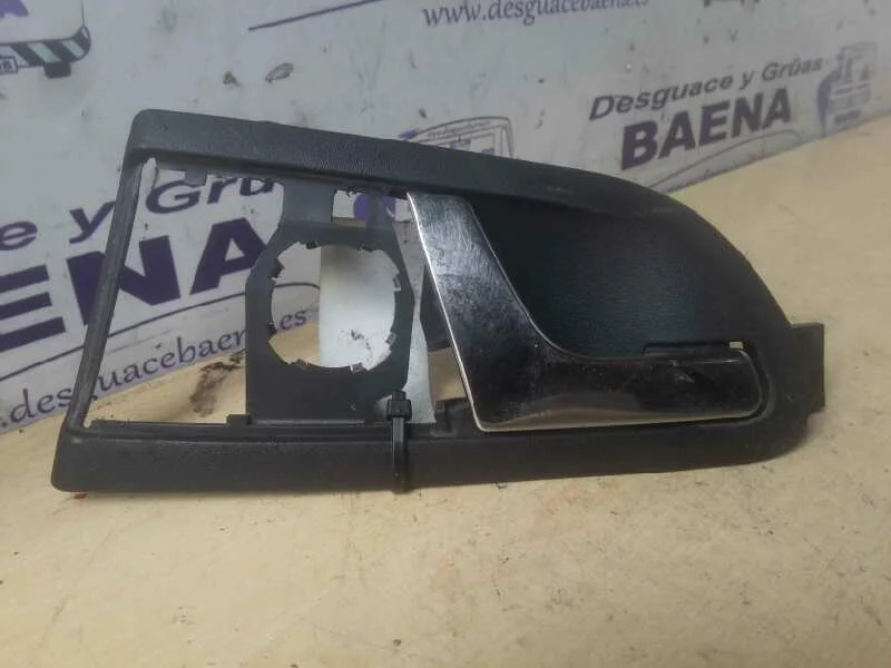 Foto de MANETA INTERIOR TRASERA DERECHA SIN MARCA SIN MODELO referencia 1U4839248B