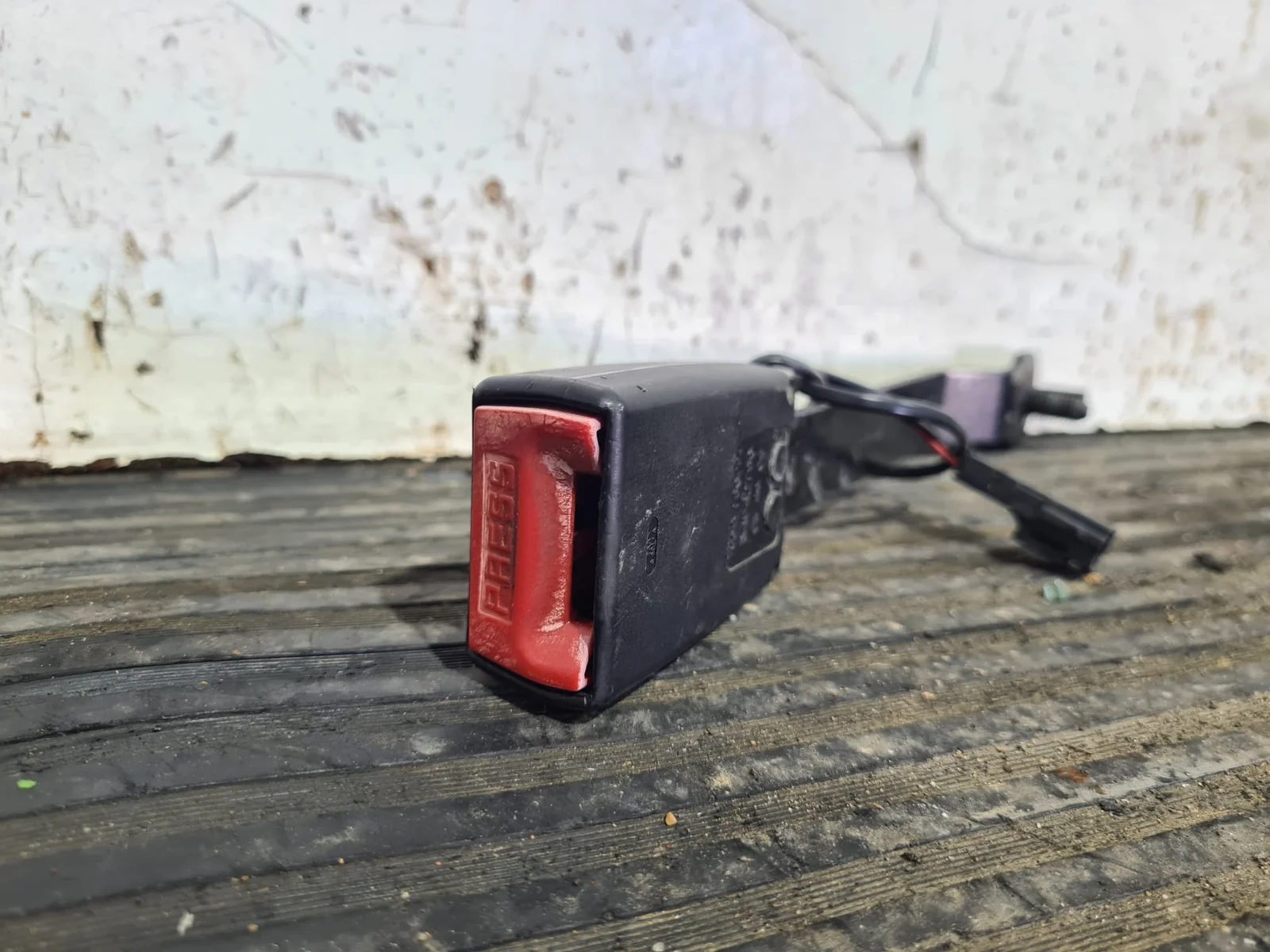 Foto de ENGANCHE CINTURON DELANTERO IZQUIERDO RENAULT CLIO III referencia 34042796