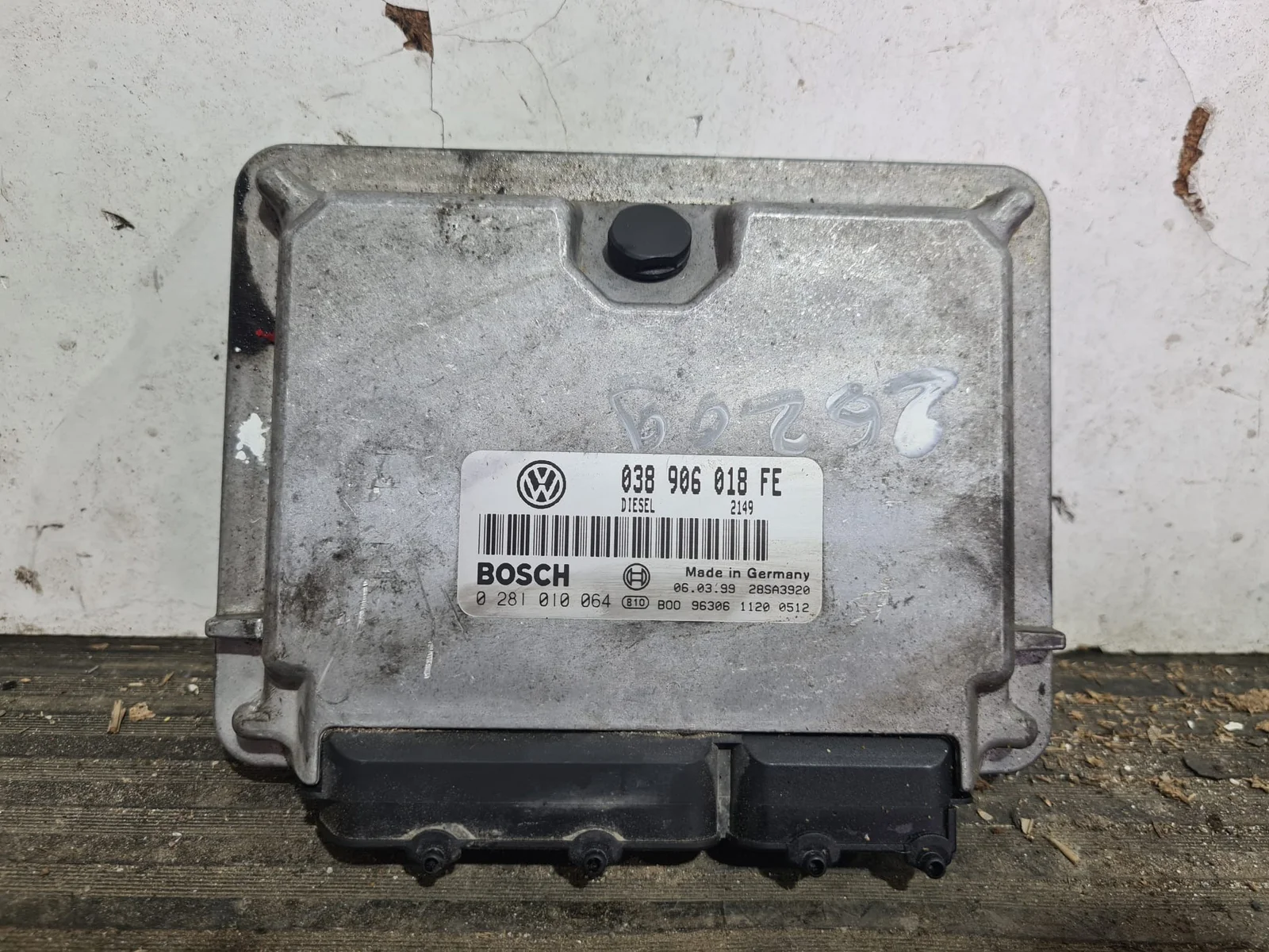 Foto de CENTRALITA MOTOR UCE VOLKSWAGEN PASSAT BERLINA (3B2) referencia 038906018FE
