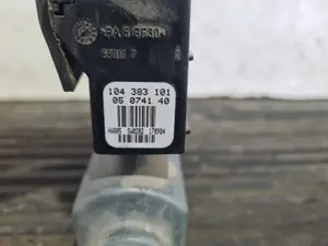 Foto de MOTOR ELEVALUNAS DELANTERO DERECHO SIN MARCA SIN MODELO referencia 104383101 foto 3