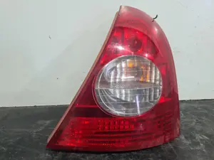 Foto de PILOTO TRASERO DERECHO RENAULT CLIO II FASE II (B/CB0) referencia 8200071413