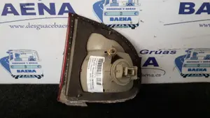 Foto de PILOTO TRASERO DERECHO SIN MARCA SIN MODELO referencia 93AG15K258 foto 2