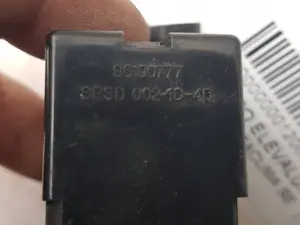 Foto de MANDO ELEVALUNAS DELANTERO DERECHO DAEWOO REZZO referencia 96190777 foto 2