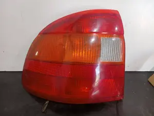 Foto de PILOTO TRASERO IZQUIERDO OPEL ASTRA F BERLINA referencia 311940P foto 2
