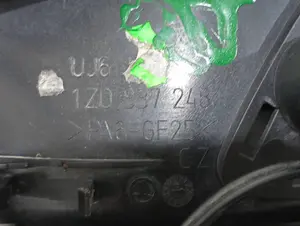 Foto de MANETA INTERIOR DELANTERA DERECHA SIN MARCA SIN MODELO referencia 1Z0837248 foto 3