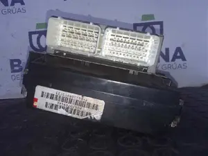Foto de CAJA RELES / FUSIBLES CHRYSLER VOYAGER GS referencia P04707994AE