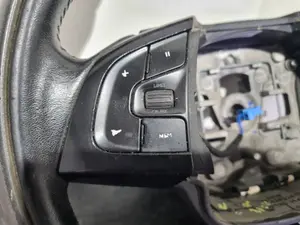 Foto de VOLANTE CITROEN C4 CACTUS referencia 98031272YC foto 4