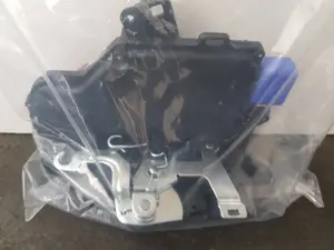 Foto de CERRADURA PUERTA DELANTERA DERECHA VOLKSWAGEN GOLF V (1K1)(10.2003) referencia 3D1837016A