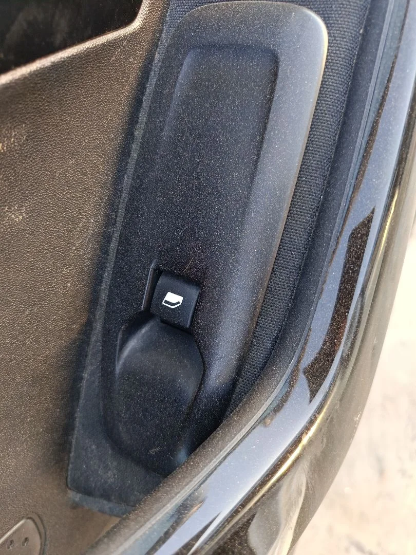 Foto de MANDO ELEVALUNAS DELANTERO DERECHO PEUGEOT 208