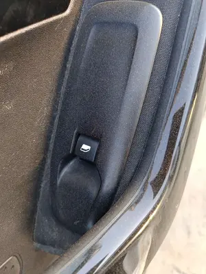 Foto de MANDO ELEVALUNAS DELANTERO DERECHO PEUGEOT 208