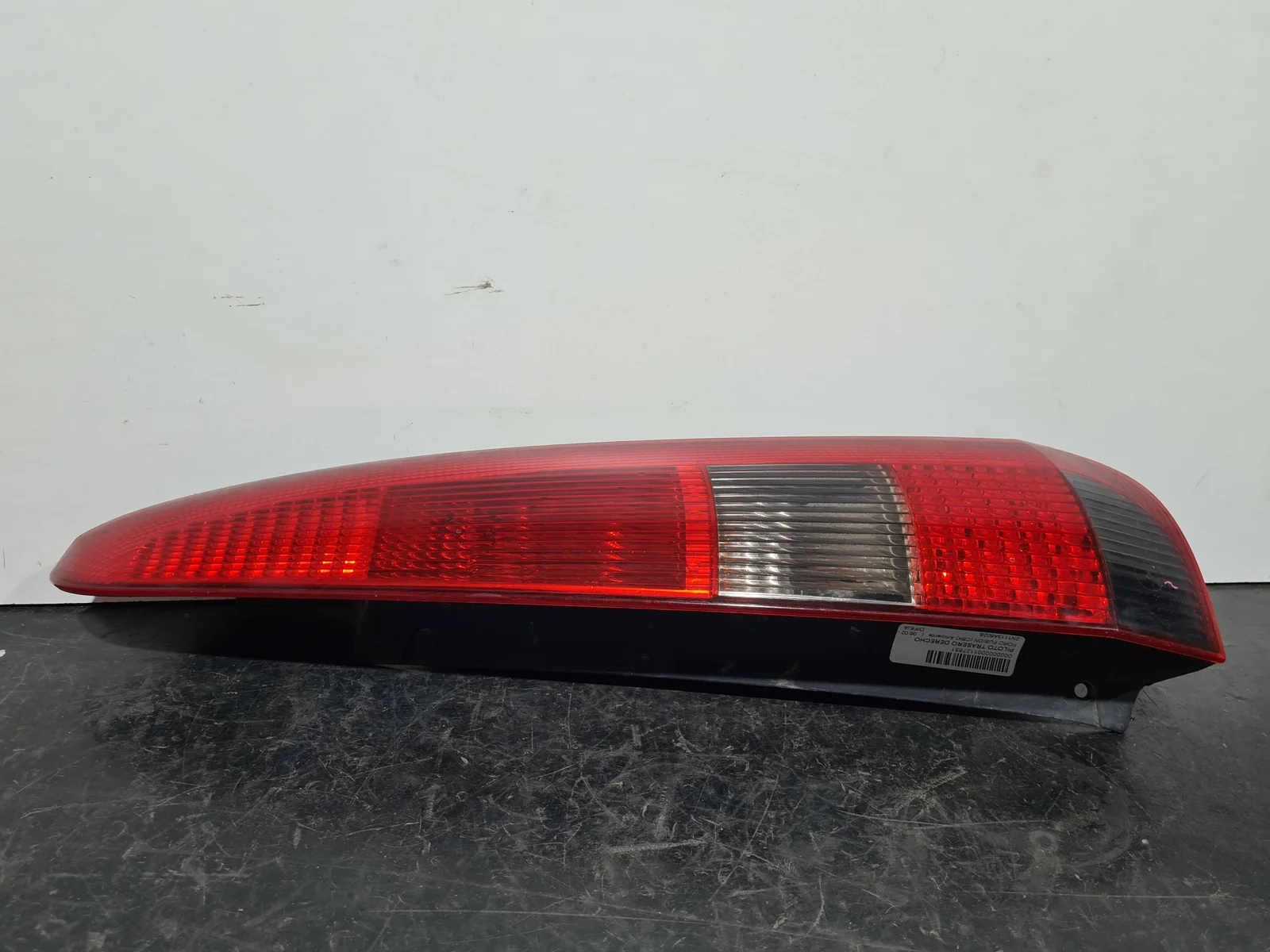 Foto de PILOTO TRASERO DERECHO FORD FUSION (CBK) referencia 2N1113A602B