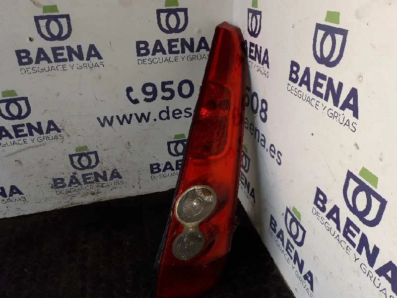 Foto de PILOTO TRASERO DERECHO FORD FIESTA (CBK)