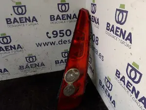 Foto de PILOTO TRASERO DERECHO FORD FIESTA (CBK)