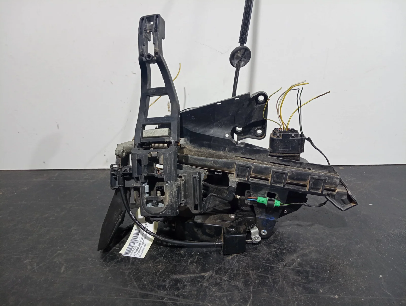 Foto de CERRADURA PUERTA TRASERA DERECHA SIN MARCA SIN MODELO referencia 8V4AS26412GA
