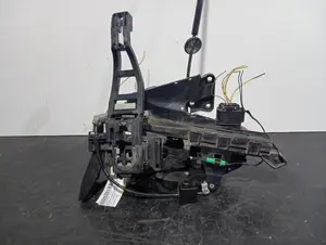 Foto de CERRADURA PUERTA TRASERA DERECHA SIN MARCA SIN MODELO referencia 8V4AS26412GA foto 1