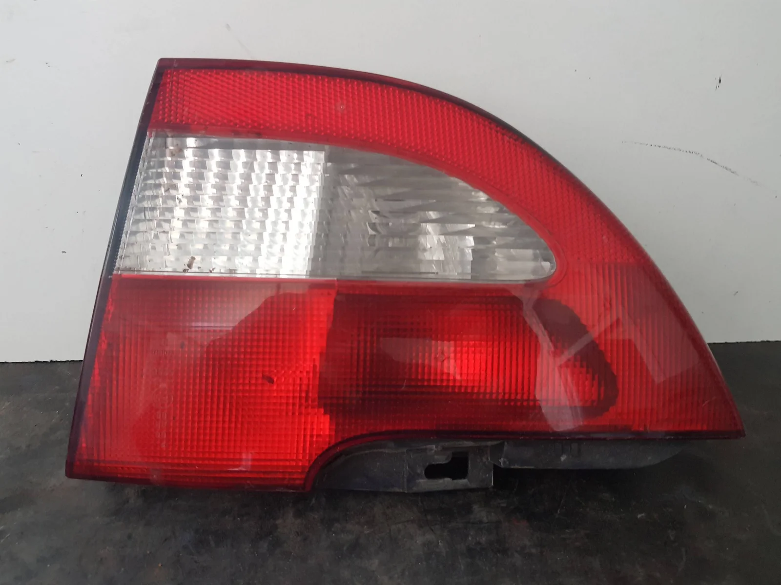 Foto de PILOTO TRASERO DERECHO RENAULT MEGANE I FASE 2 BERLINA (BA0)