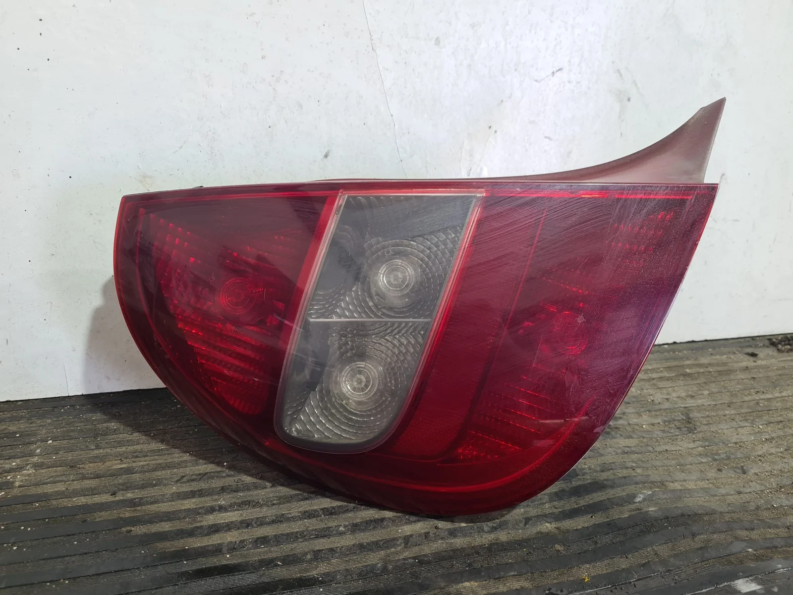 Foto de PILOTO TRASERO IZQUIERDO CITROEN C5 BERLINA referencia 632646780