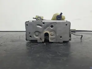 Foto de CERRADURA PUERTA DELANTERA IZQUIERDA SIN MARCA SIN MODELO referencia 55702895 foto 2