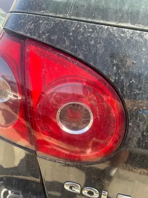 Foto de PILOTO TRASERO IZQUIERDO INTERIOR VOLKSWAGEN GOLF V (1K1)(10.2003)