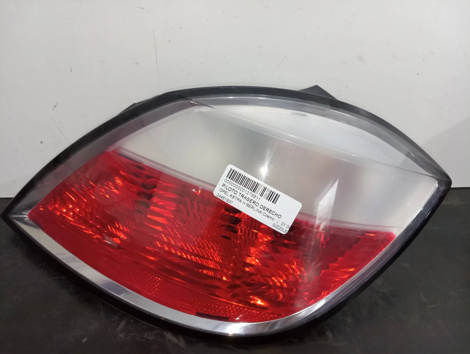 Foto de PILOTO TRASERO DERECHO OPEL ASTRA H BERLINA referencia 24451837