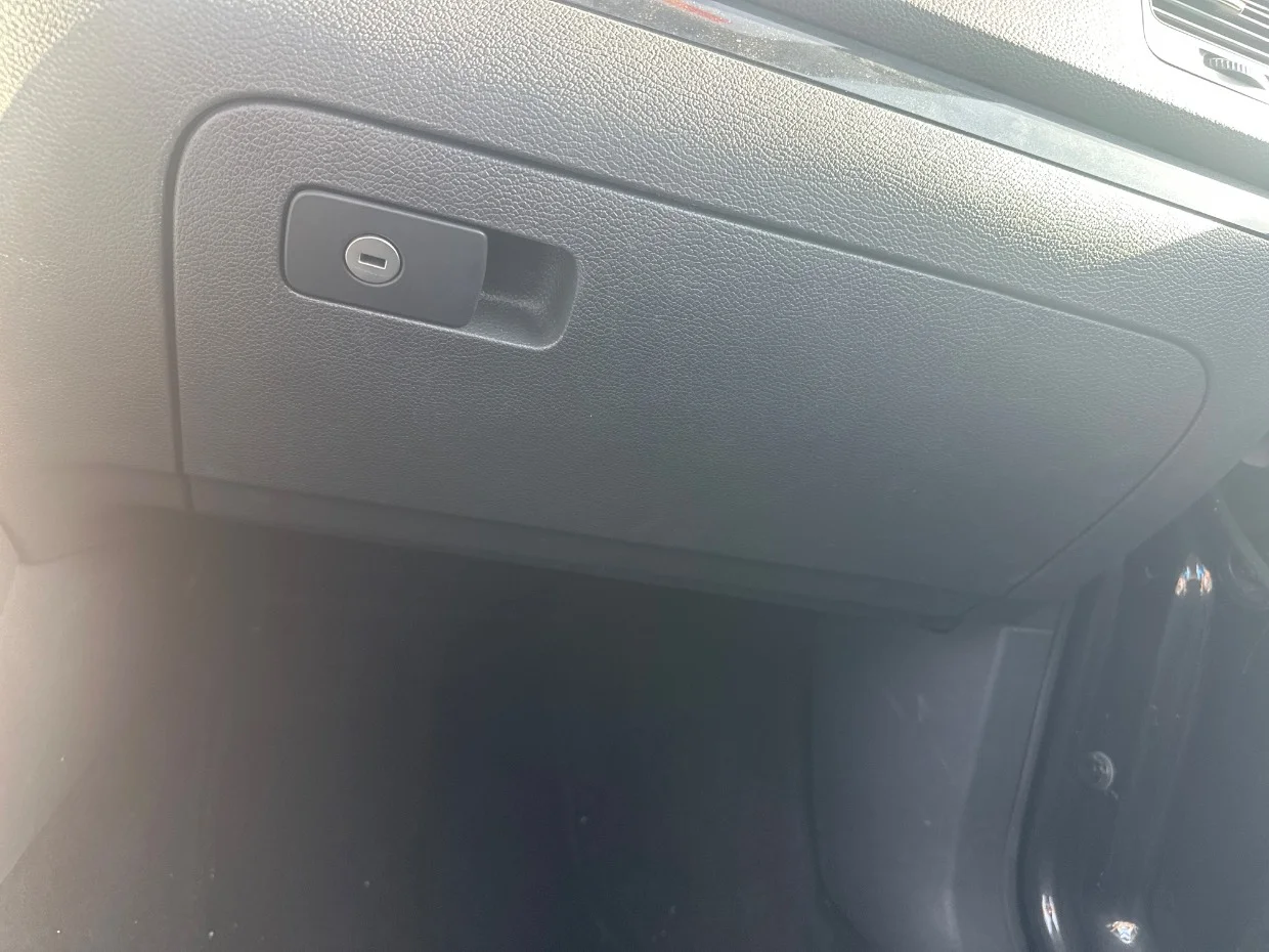 Foto de GUANTERA VOLKSWAGEN GOLF V (1K1)(10.2003)