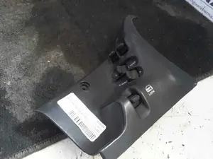Foto de MANDO ELEVALUNAS DELANTERO IZQUIERDO SIN MARCA SIN MODELO referencia 685503B foto 1