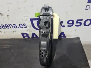 Foto de MANDO ELEVALUNAS DELANTERO DERECHO RENAULT MEGANE IV BERLINA 5P referencia 829507746R foto 3