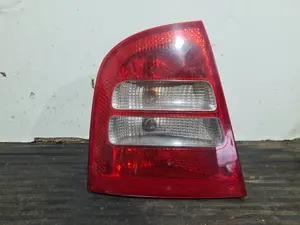 Foto de PILOTO TRASERO IZQUIERDO SKODA OCTAVIA BERLINA (1U2) referencia ZSB1U6945095