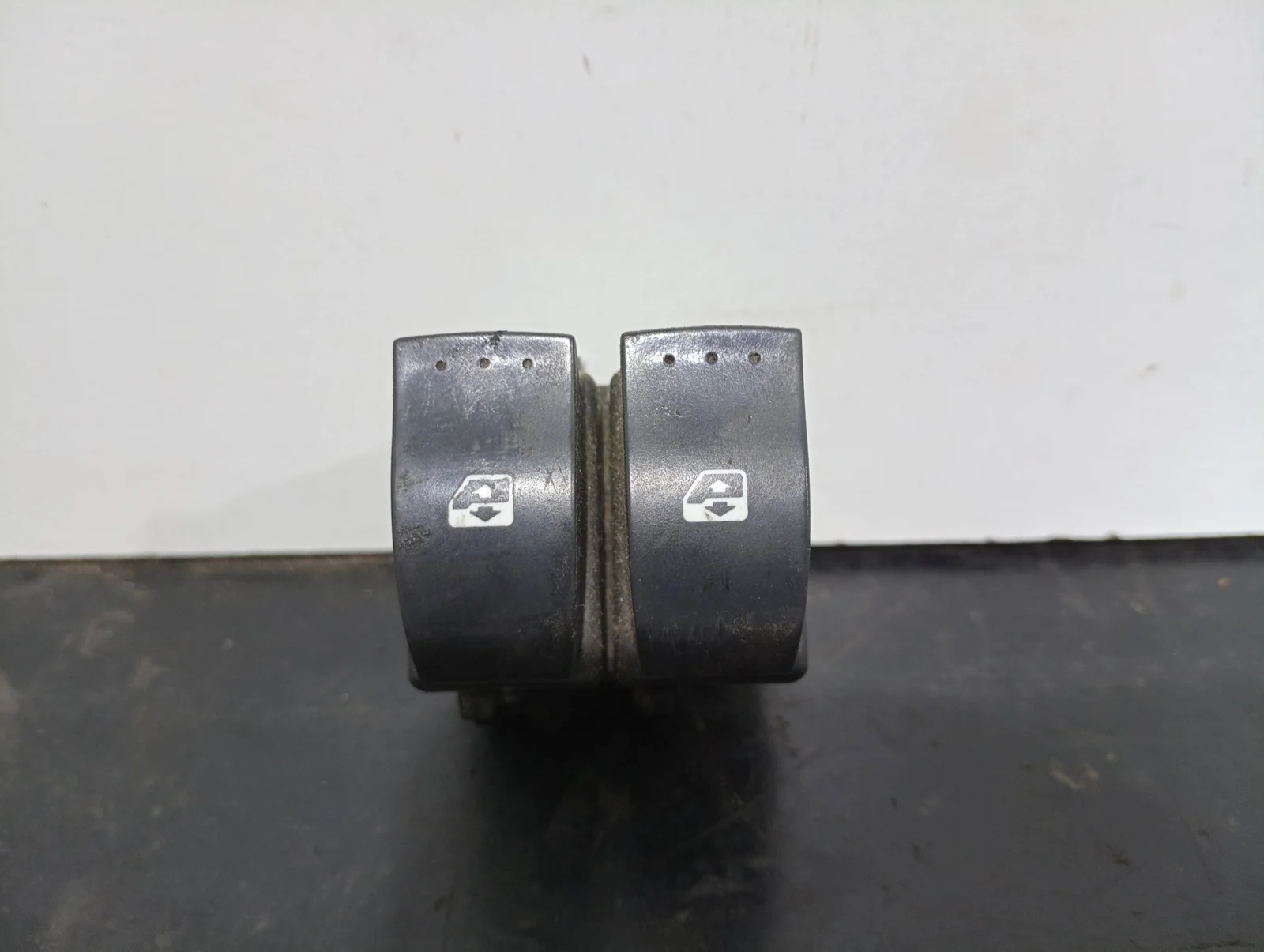 Foto de MANDO ELEVALUNAS DELANTERO IZQUIERDO SIN MARCA SIN MODELO referencia 315042B