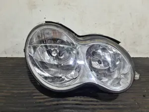 Foto de FARO DERECHO MERCEDES-BENZ CLASE C (BM 203) BERLINA
