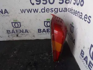 Foto de PILOTO TRASERO DERECHO FORD FIESTA BERL./COURIER referencia 89FG13N004 AA foto 3