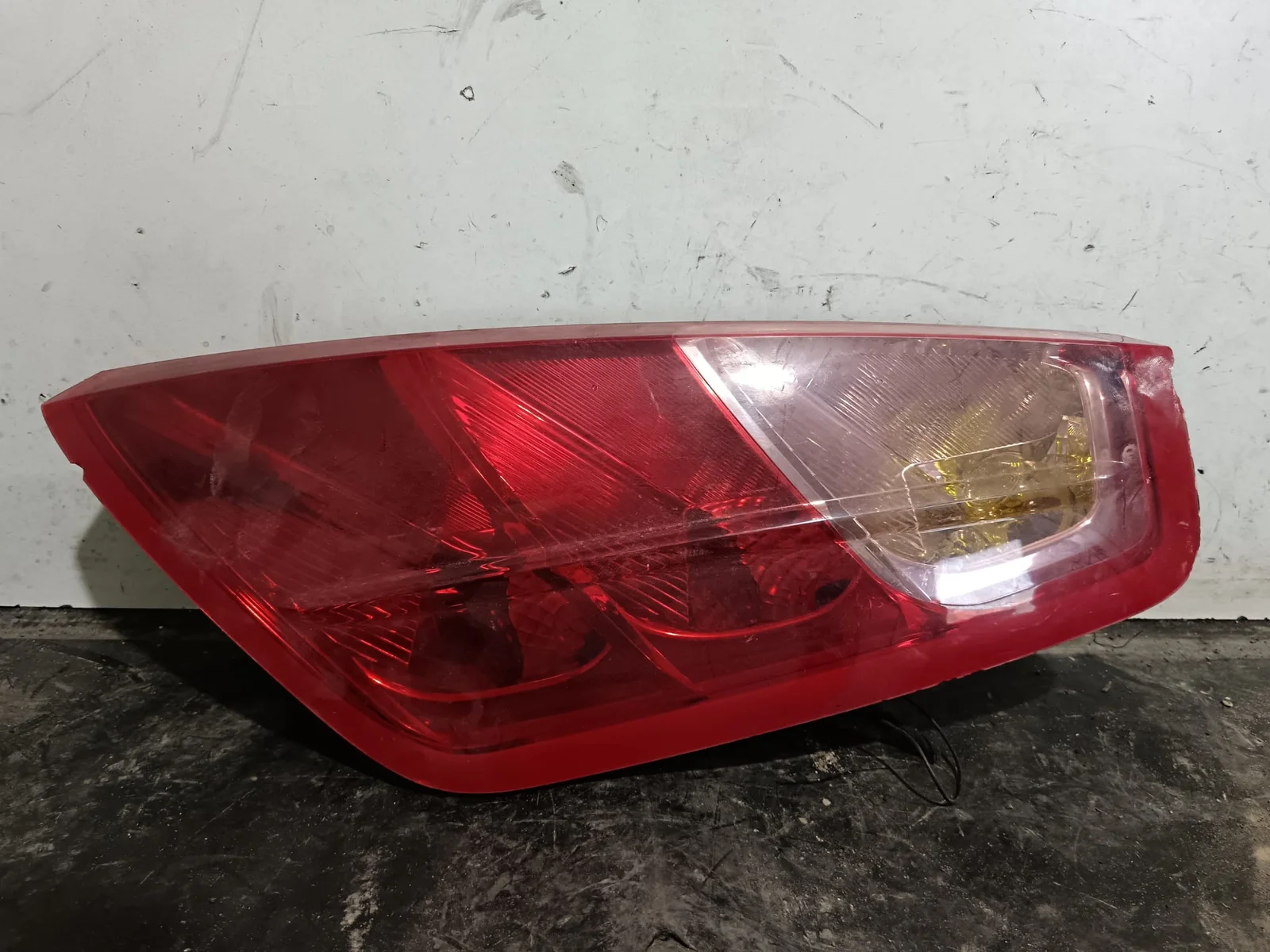 Foto de PILOTO TRASERO DERECHO FIAT GRANDE PUNTO (199) referencia 27460202