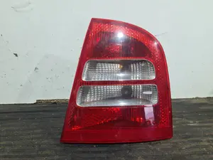 Foto de PILOTO TRASERO DERECHO SKODA OCTAVIA BERLINA (1U2) referencia ZSB1U6945096