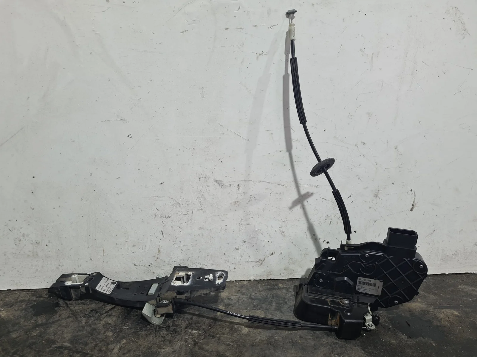 Foto de CERRADURA PUERTA DELANTERA DERECHA LAND ROVER RANGE ROVER SPORT referencia FQJ000206
