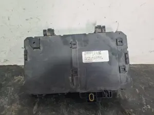 Foto de CAJA RELES / FUSIBLES SIN MARCA SIN MODELO referencia 5DK00866930 foto 2